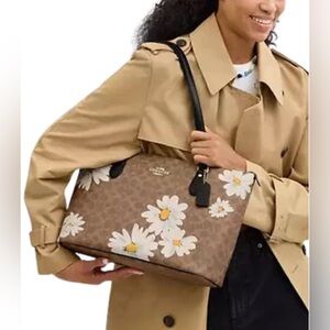 Coach Gallery Tote Bag in Signature Canvas w Floral Print (Retail $354)
